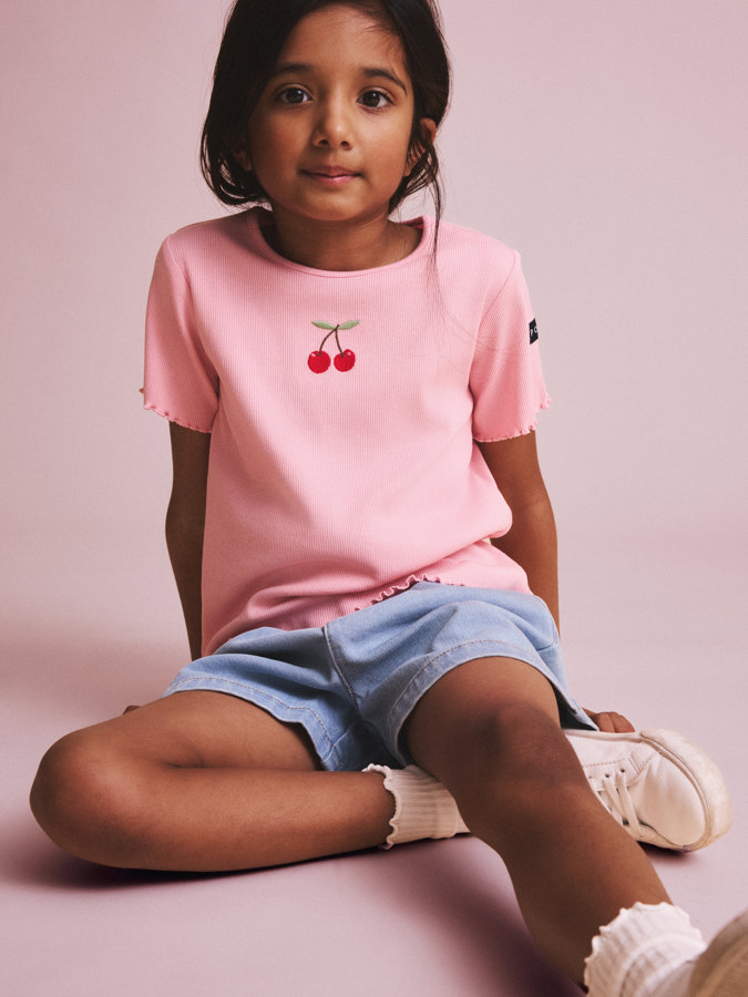 Ribbad t-shirt körsbär Ribbad t-shirt körsbär