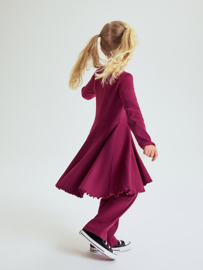 Ribbad snurrklänning Ribbad snurrklänning