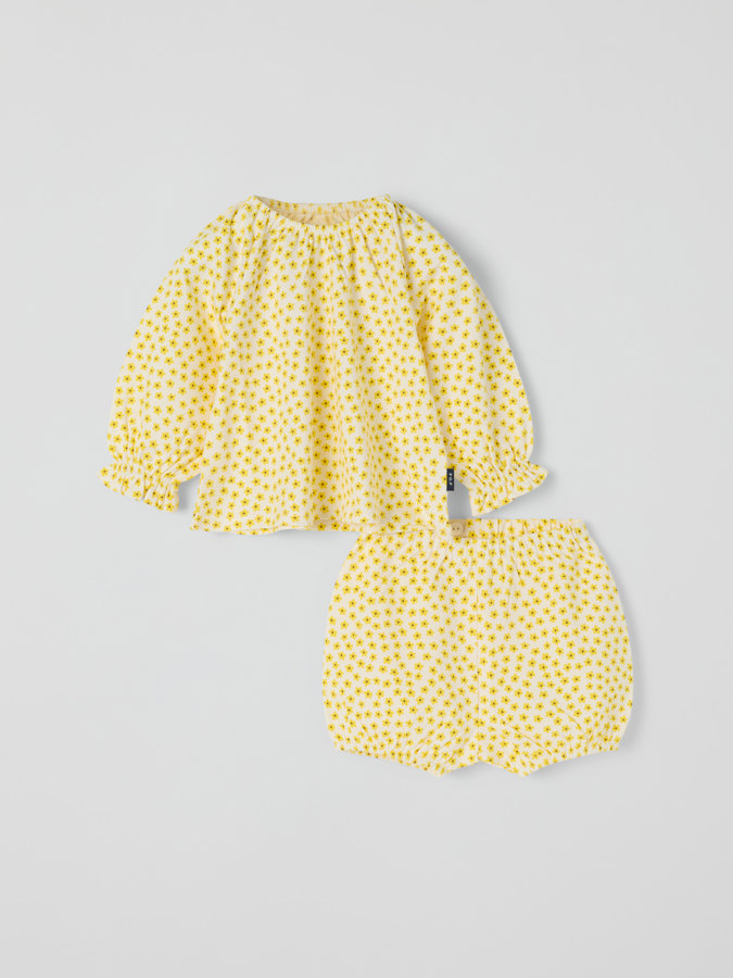 Set med blus och shorts Set med blus och shorts